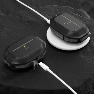 KeyBudz Element Series-etui til AirPods Pro 2 i kulsort, vist under trådløs opladning på en opladningsplade