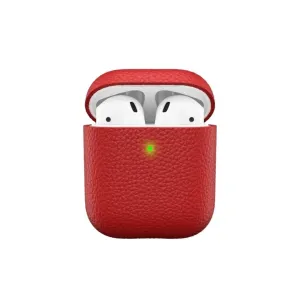 KeyBudz PodSkinz raudonos odos AirPods 3 dėklas su atidarytu dangteliu ir baltomis ausinėmis viduje