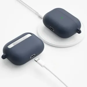 KeyBudz PodSkinz AirPods Pro -avaimenperäkotelo yönsinisenä, kuvassa avoimena ja suljettuna klipsilenkin ja latauskaapelin kanssa