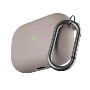 KeyBudz AirPods Pro -avaimenperäkotelo taupenvärisenä, karabiinihaalla ja latausportin aukolla