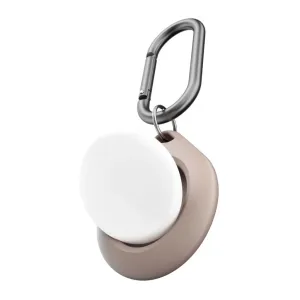 KeyBudz Secure Dock AirTag-hållare i beige med karbinhake för nycklar, väskor och andra tillhörigheter