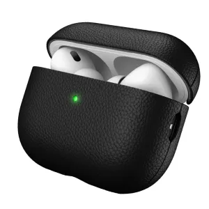 KeyBudz Artisan Series juodas odinis dėklas, skirtas AirPods Pro 2, atidarytas, matomos ausinės ir žalia būsenos lemputė.