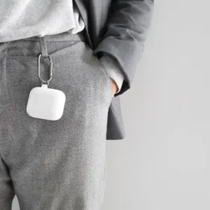 KeyBudz PodSkinz Keychain Series baltas AirPods dėklas su karabino segtuku, pritvirtintu prie juosmens juostos