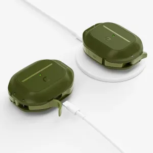 KeyBudz olivgrüne AirPods 3-Schutzhülle mit Ladekabel und Pad, im Studio abgebildet