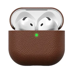 KeyBudz Artisan Series rudas odinis AirPods 4-osios kartos dėklas, atidarytas su ausinėmis baltame fone
