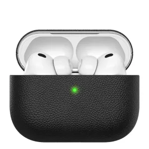 KeyBudz Artisan Series juodas odinis AirPods Pro 3 dėklas, atidarytas, su viduje esančiomis ausinėmis ir žalia būsenos lempute