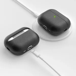 KeyBudz Artisan Series juodas odinis dėklas, skirtas AirPods Pro 3, parodytas atidarytas ir uždarytas su įkrovimo kilimėliu