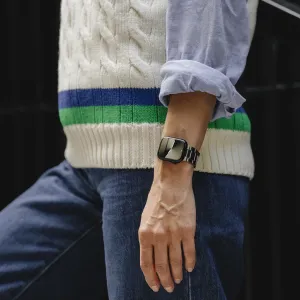 KeyBudz Spectra Series Apple Watch-reim i svart rustfritt stål, båret på håndleddet med lenkereim i metall