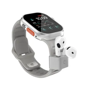 KeyBudz grått Apple Watch-armband med integrerad AirPods-hållare, visad med AirPods på en silverfärgad urboett