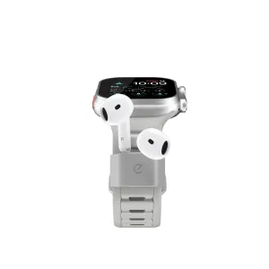 KeyBudz Sync+ Series Apple Watch-armband med AirPods-fack och två öronsnäckor för en silverfärgad Apple Watch på 44–49 mm
