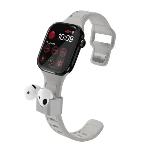 KeyBudz Sync+ Series Apple Watch-rem med integrerad AirPod-hållare, visad i ljusgrå med AirPods