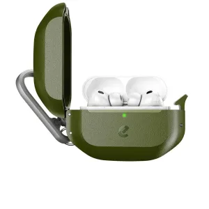 KeyBudz Element Series alyvuogių žalios spalvos apsauginis dėklas, skirtas AirPods Pro 3rd Gen, atidarytas, su viduje esančiomis ausinėmis ir karabino segtuku