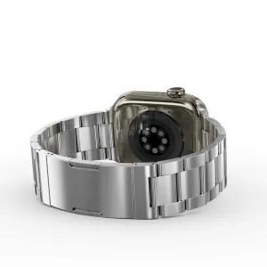 KeyBudz Spectra Series Apple Watch-rem i rustfritt stål på en klokke, med sølvfarget lenkebånd og sikker lås