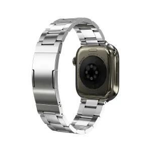 KeyBudz Spectra Series Apple Watch-rem i rustfritt stål i sølv, vist festet til en Apple Watch.