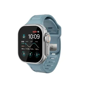 Vuorovesinsininen KeyBudz Journey Apple Watch -ranneke hopeisessa Apple Watchissa valkoisella taustalla.