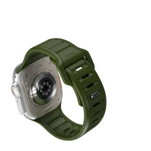 KeyBudz Journey olivgrönt Apple Watch-armband med räfflad design på en silverfärgad klockboett