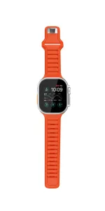 KeyBudz Journey oransje Apple Watch-reim i FKM med ribbet tekstur, vist på en Apple Watch