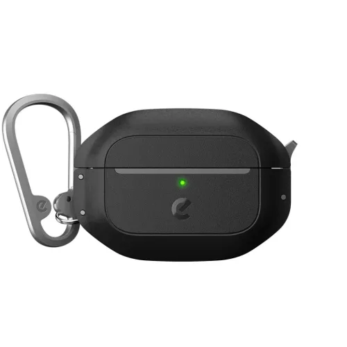 Svart etui til AirPods Pro 2, sett forfra med grønn LED, grå rille i lokket, logo og sideknapp, karabinkrok til venstre, matt finish.