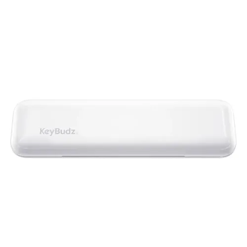 KeyBudz AirCare 2.0 rengøringssæt i blank hvid, aflang æske med afrundede hjørner, lukket låg og KeyBudz-logo på venstre side.