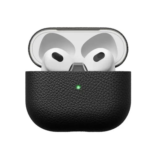KeyBudz PodSkinz AirPods 3-deksel i svart skinn, åpent med ørepropper inni, til trådløs lading