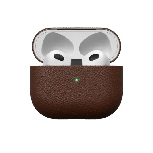 KeyBudz PodSkinz Artisan Series AirPods 3 Hülle aus braunem Leder mit weißen Ohrhörern innen