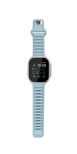KeyBudz Journey Apple Watch Band i Tidal Blue med riflet tekstur og spor, montert på klokken og vist rett frem.